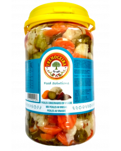 Pickles in plastic container 1.3Kg